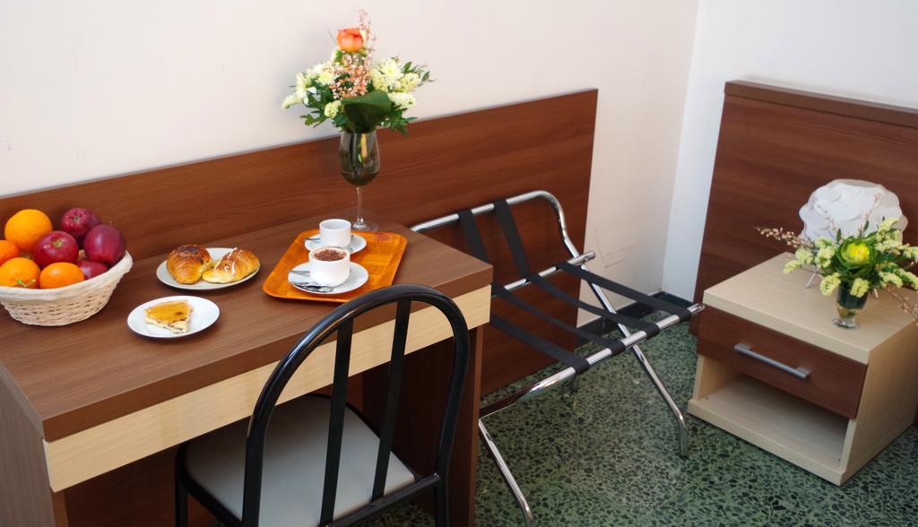 Hotel Centrale Milan Room photo