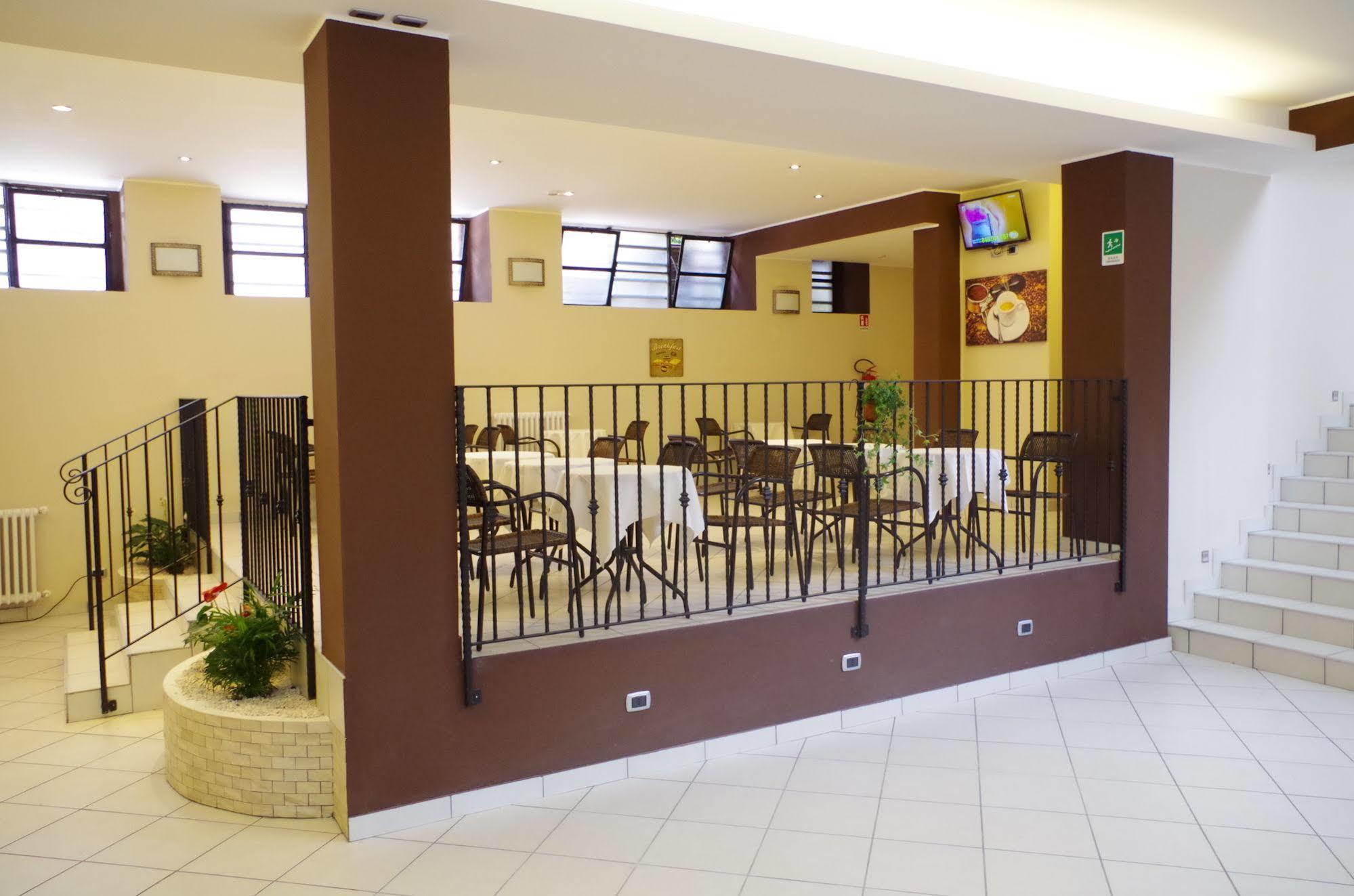 Hotel Centrale Milan Exterior photo
